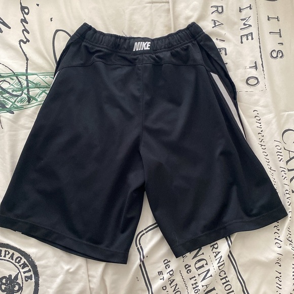 Nike Black Athletic Performance Shorts - Picture 2 of 4